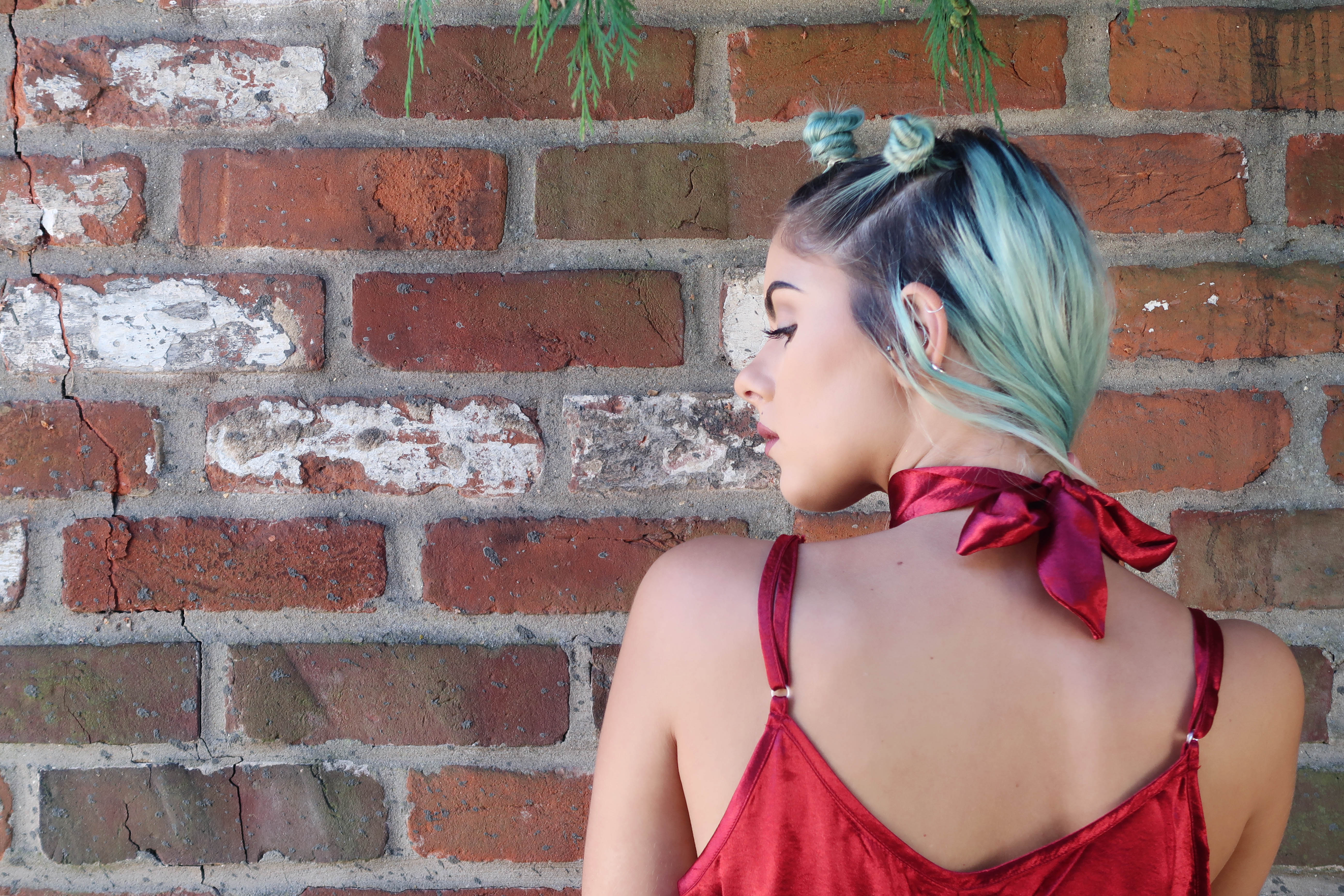 sophie hannah richardson wearing a silk red dress from boohoo