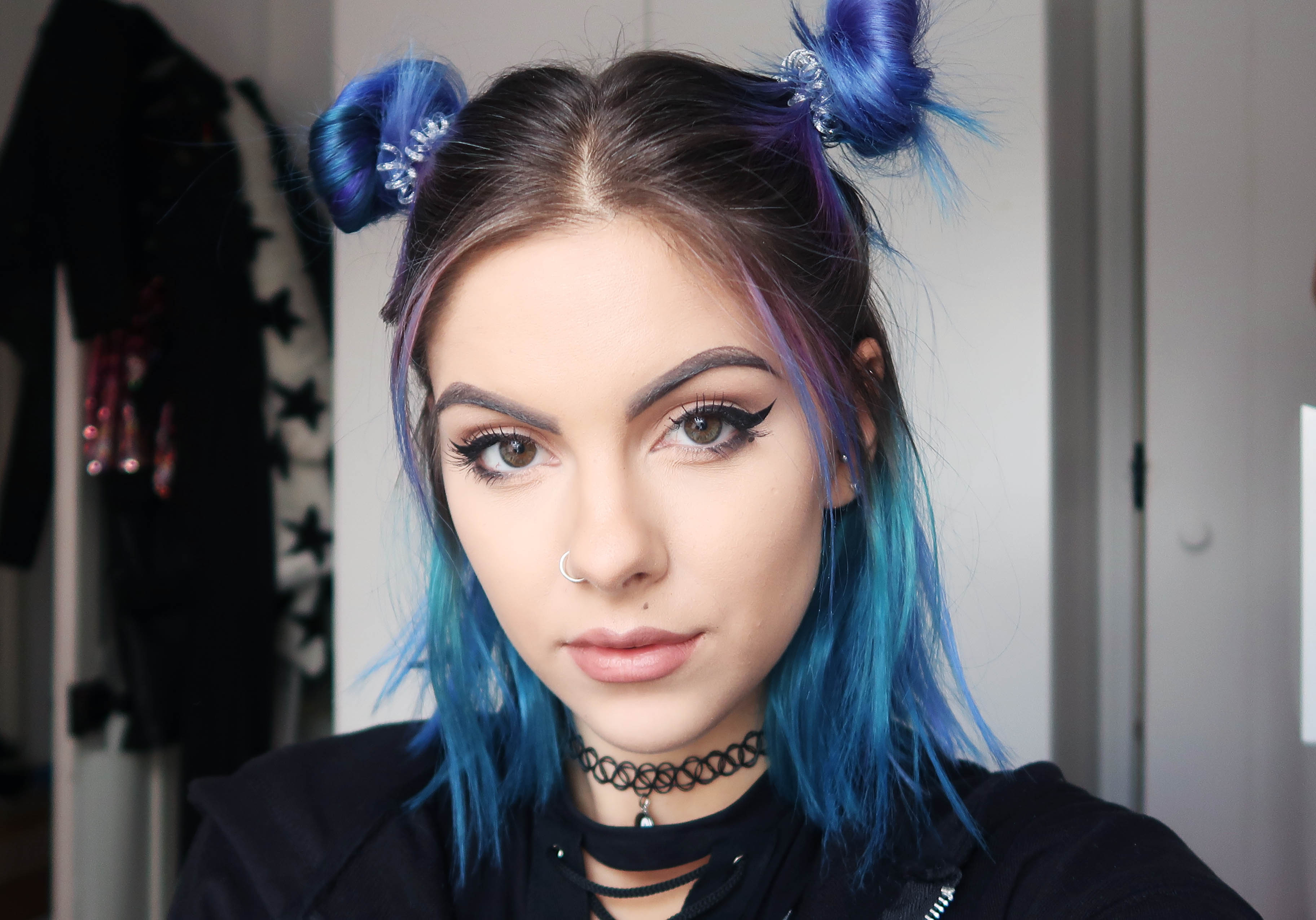 short hairstyle using invisibobble trolls