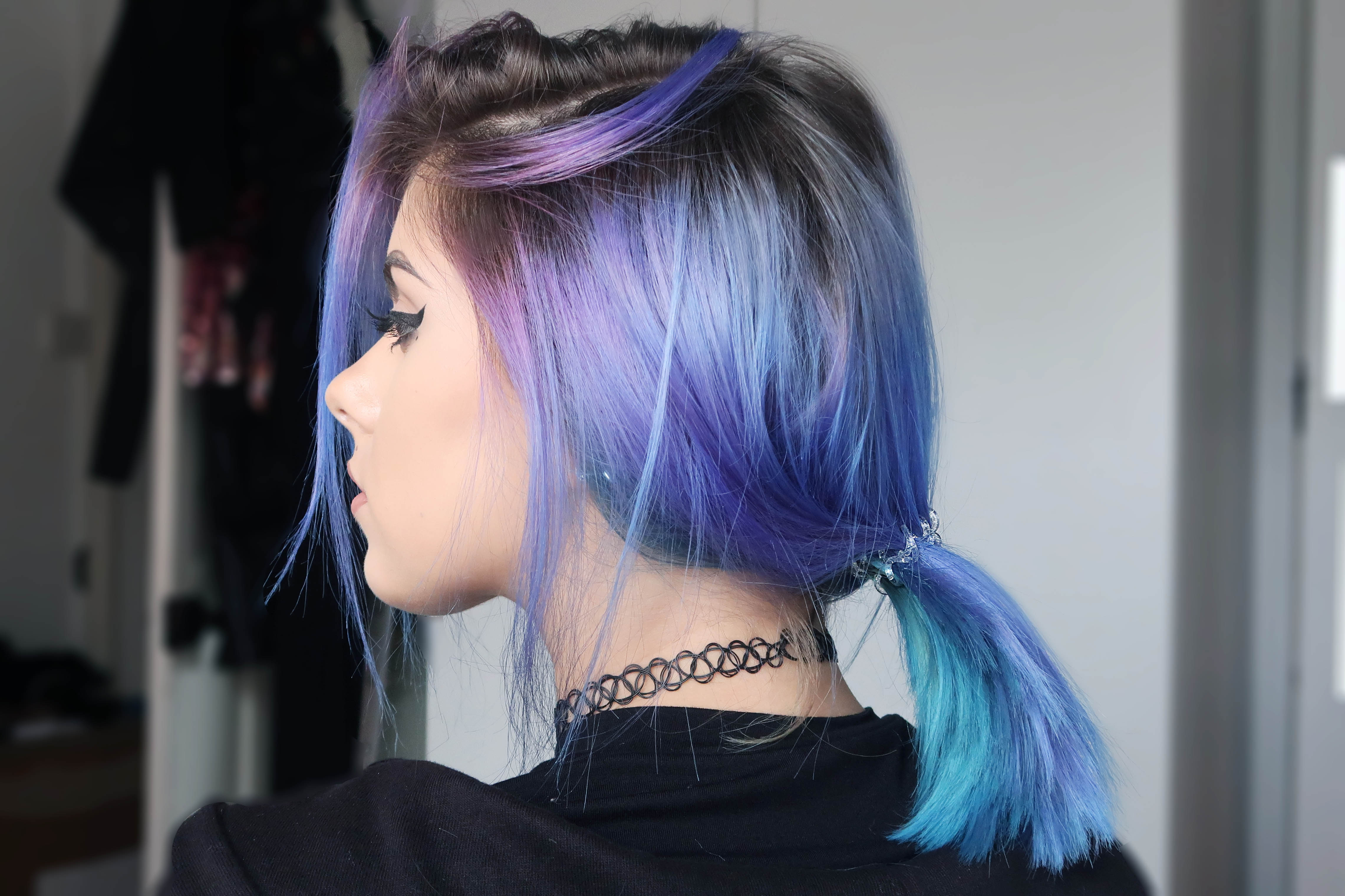 short hairstyle using invisibobble trolls