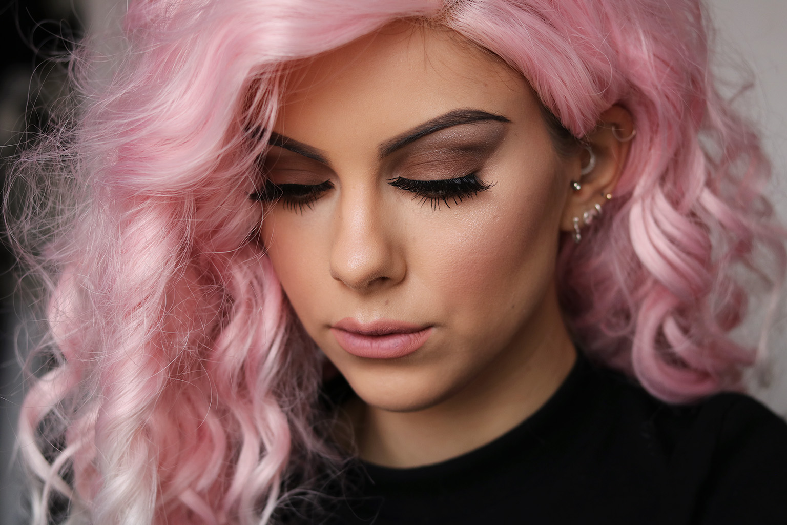sophie hannah richardson creates a kylie jenner makeup look with pink wig