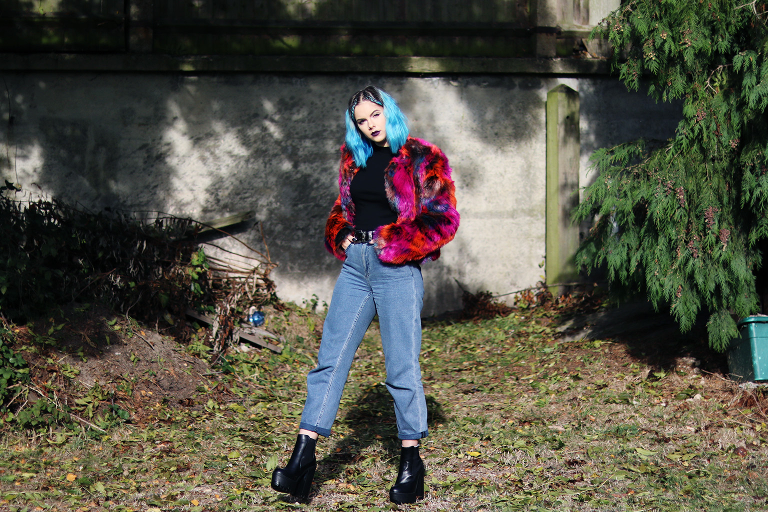 sophie hannah richardson wearing topshop denim jeans