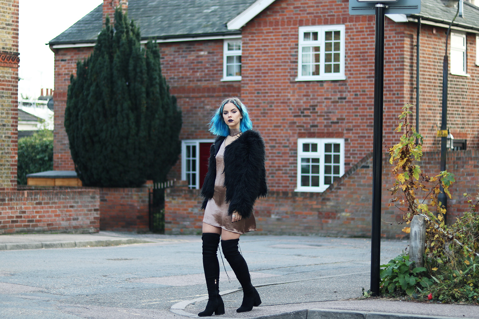 sophie hannah richardson wearing black knee high boots