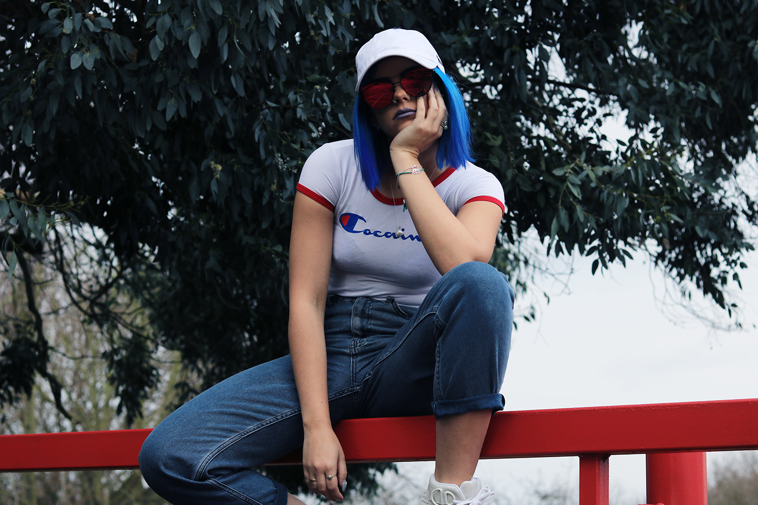 sophie hannah richardson wearing a cocaine t shirt