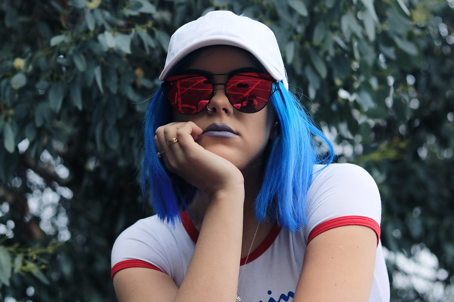 sophie hannah richardson wearing a cocaine t shirt