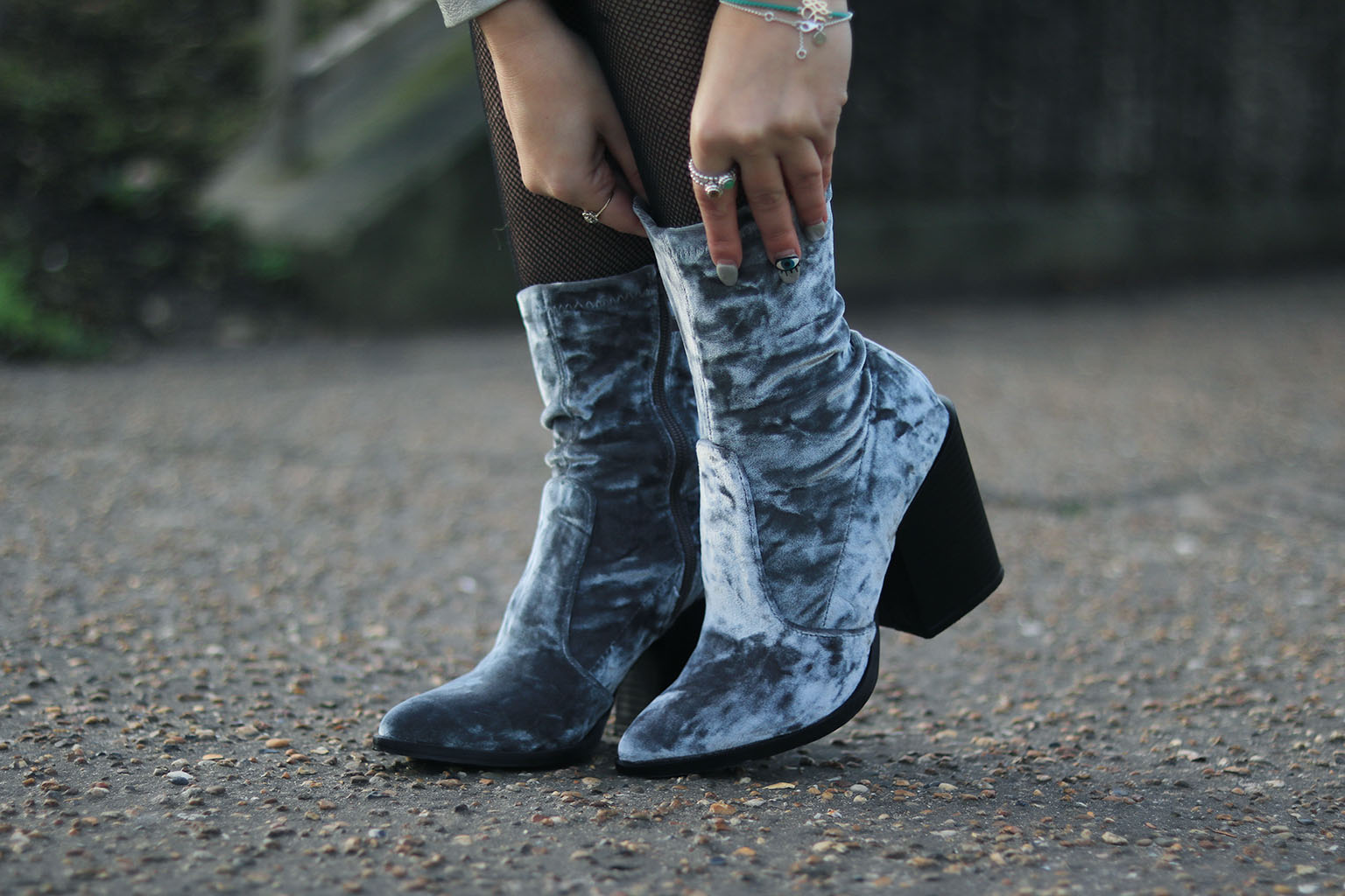 sophie hannah richardson wearing silver and talking about her digital detox