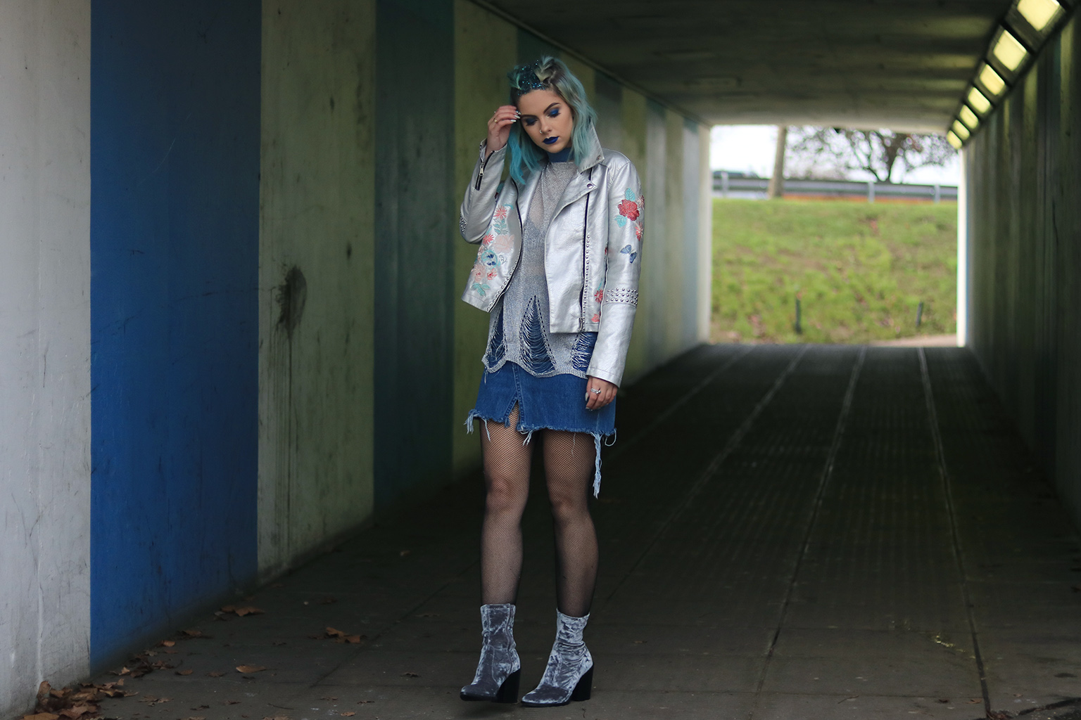 sophie hannah richardson wearing silver and talking about her digital detox