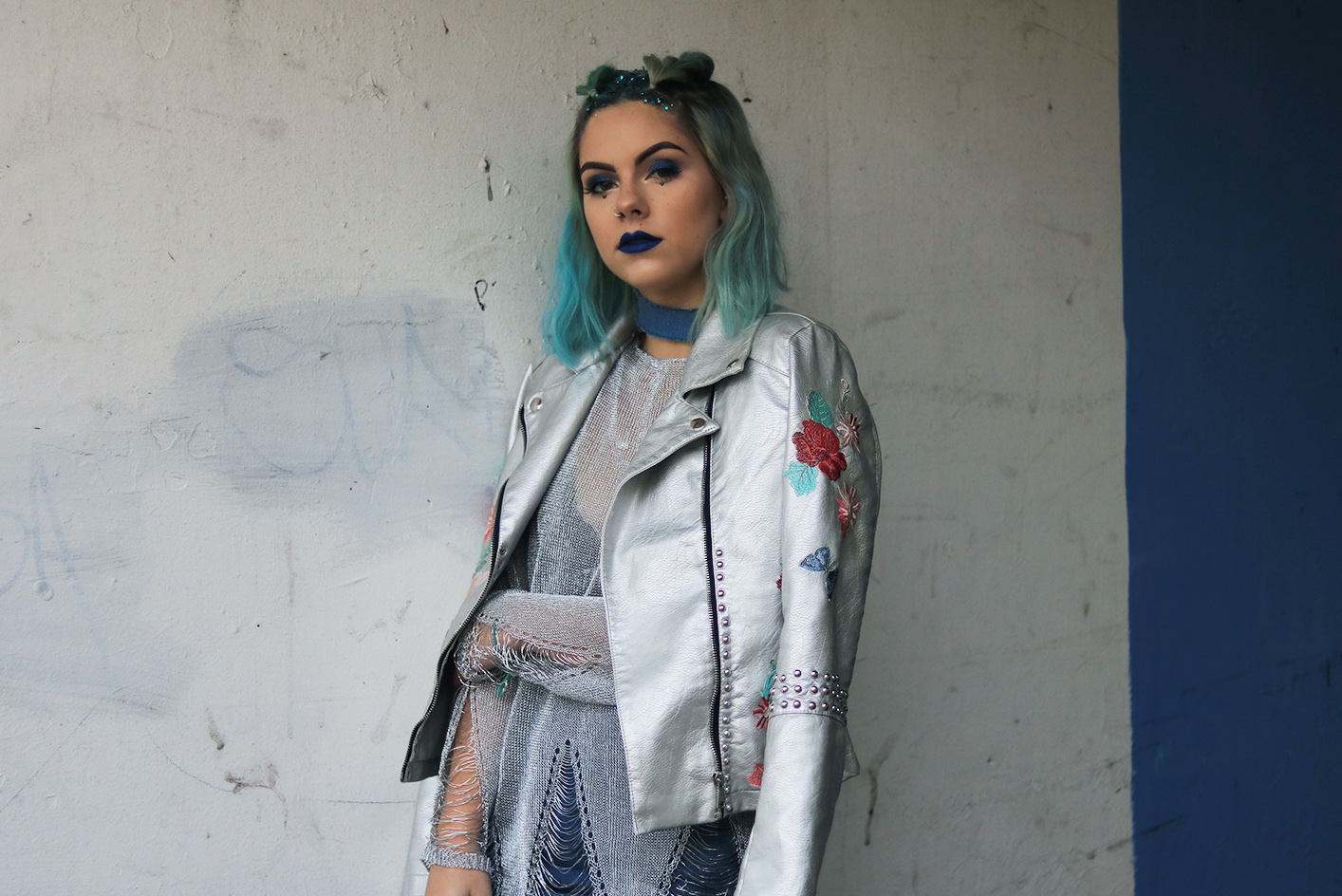 sophie hannah richardson wearing silver and talking about her digital detox