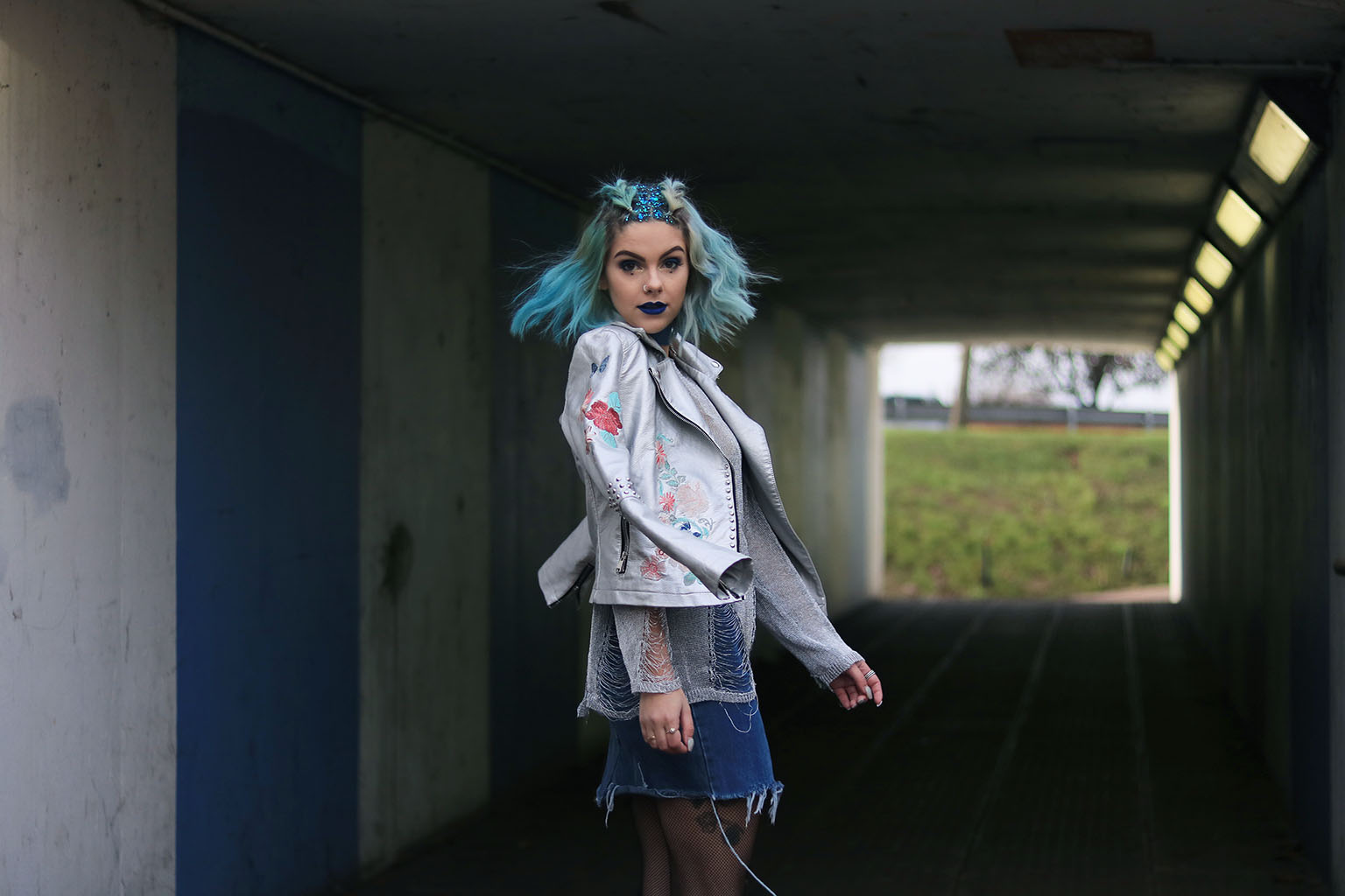 sophie hannah richardson wearing silver and talking about her digital detox