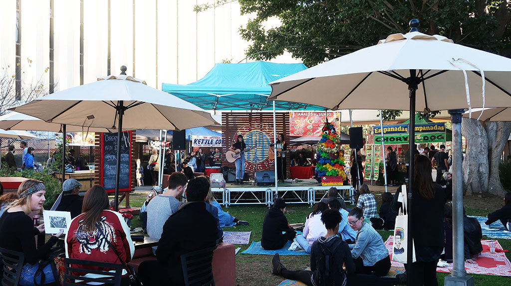 things to do in LA fairfax flea market