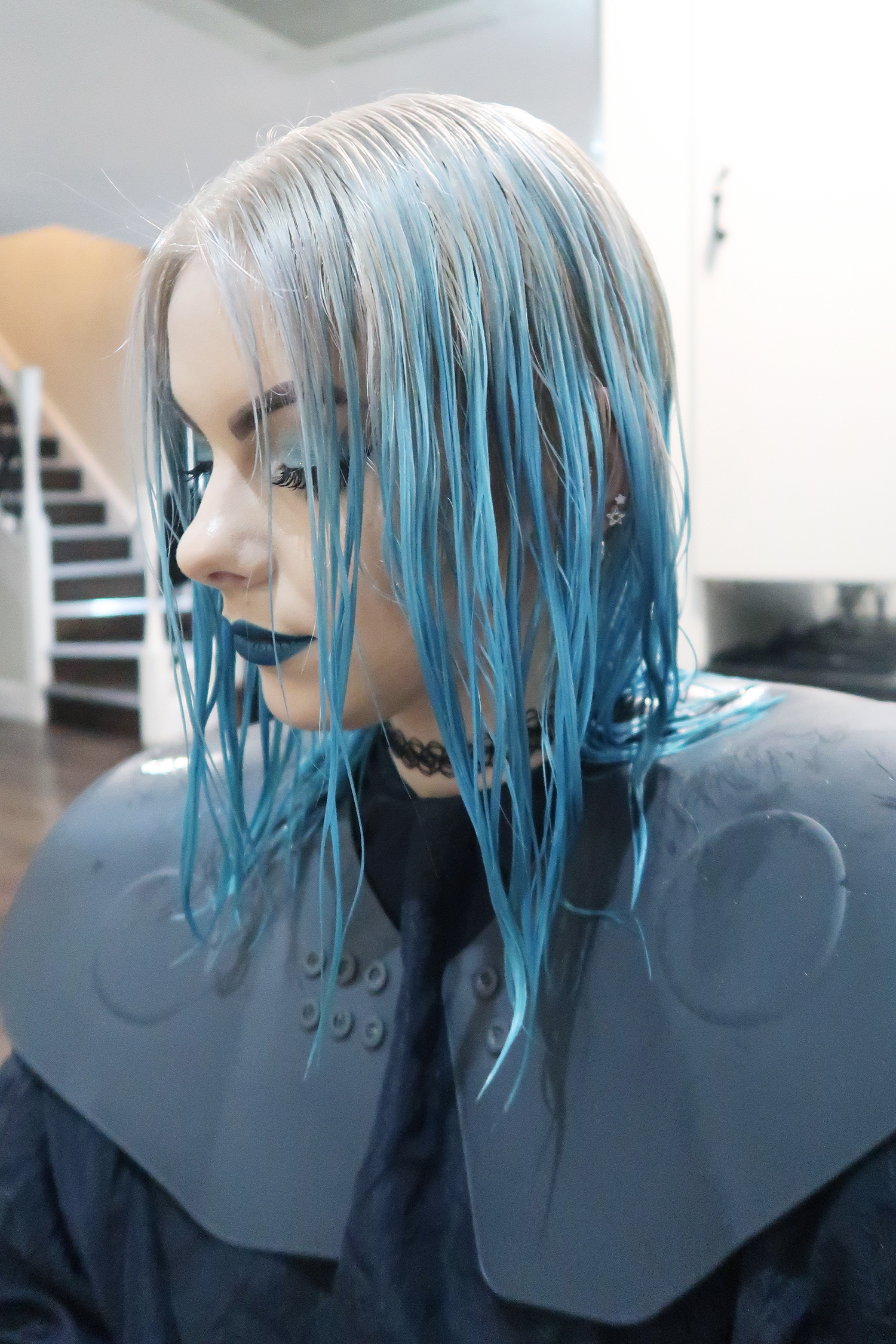Bleach roots into blue
