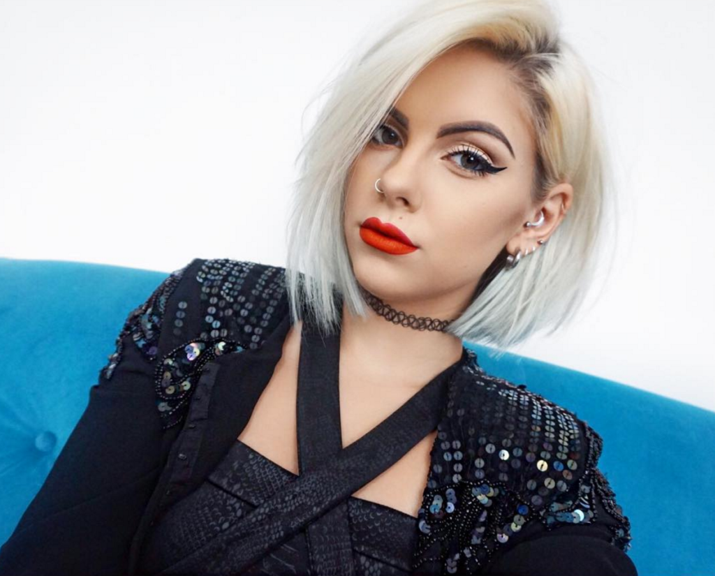 sophie hannah richardson bleached hair
